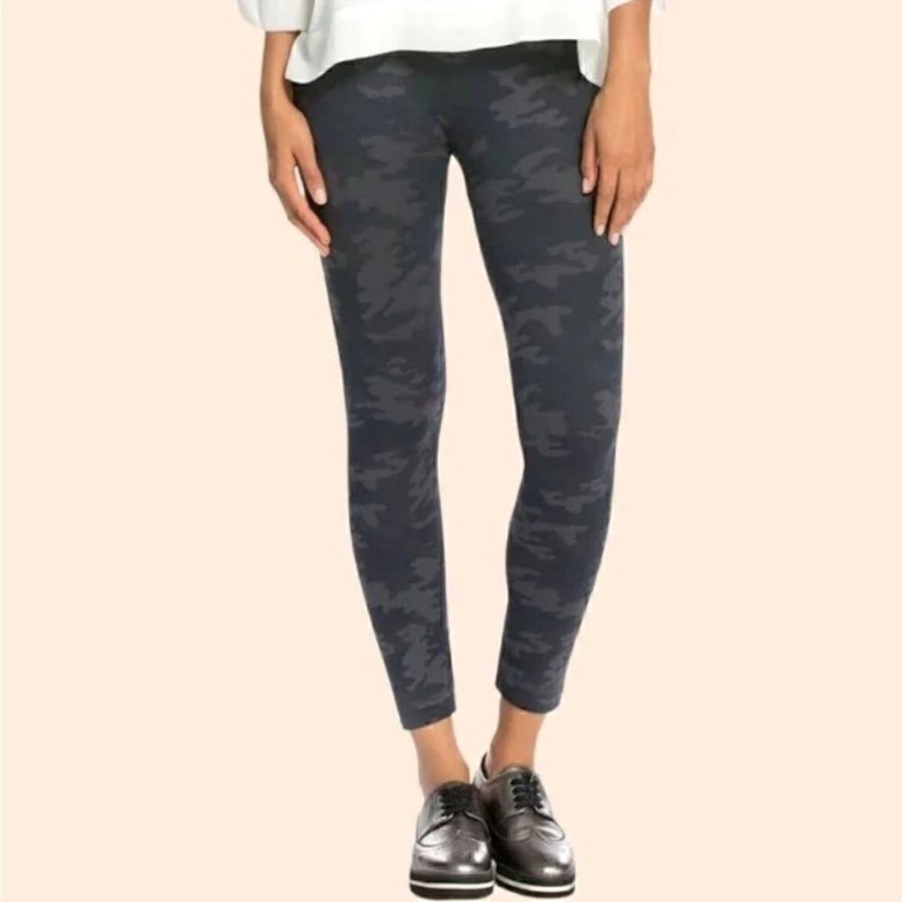 SPANX Look at Me Now Seamless High Rise Legging Black Camo Women’s Small FL3515